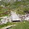 Sentiero 207, riposizionata la passerella verso l’Alpe Vigne e il Rifugio Barba-Ferrero