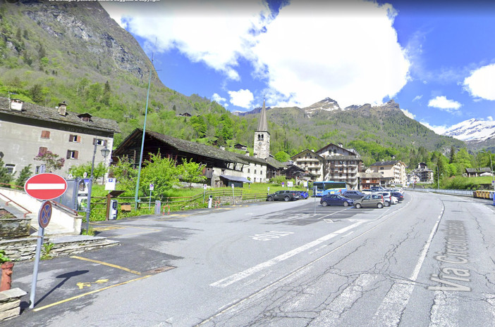 "Parcheggiare ad Alagna, un'impresa più ardua della salita in quota" "Parcheggiare ad Alagna, un'impresa più ardua della salita in quota"