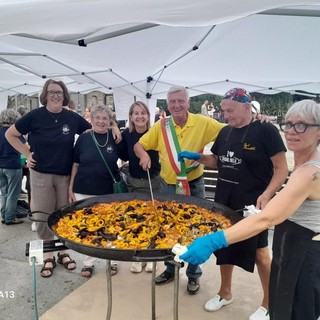 Varallo: Paella in piazza per la solidarietà: oltre 200 porzioni distribuite