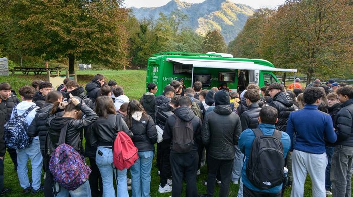 Valsesia, al via “Dai, piantala lì!”: 800 studenti coinvolti nella prevenzione degli incendi boschivi Valsesia, al via “Dai, piantala lì!”: 800 studenti coinvolti nella prevenzione degli incendi boschivi