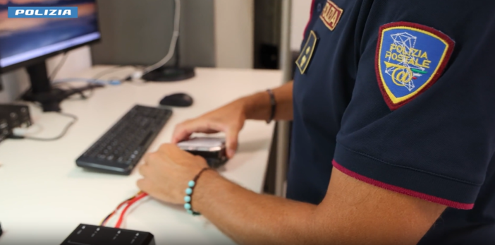 L'operazione ha portato a 5 arresti e 5 denunce da parte della Polizia L'operazione ha portato a 5 arresti e 5 denunce da parte della Polizia