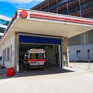Con l’auto urta il muretto del distributore, 90enne ferita a Mosso (foto di repertorio)