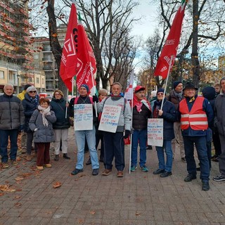 Valsessera senza medici di base, oltre 50 cittadini al presidio per avere risposte