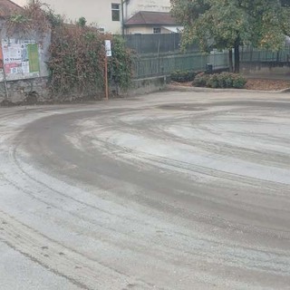Quarona, pulizia straordinaria nel piazzale dietro le scuole elementari