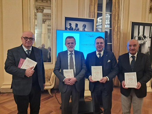 Varallo, presentata alla Scala la copia anastatica del manoscritto della Forza del destino donato alla Città Varallo, presentata alla Scala la copia anastatica del manoscritto della Forza del destino donato alla Città