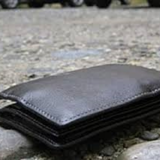 Valle Mosso, trova portafoglio con 500 euro e lo consegna ai Carabinieri