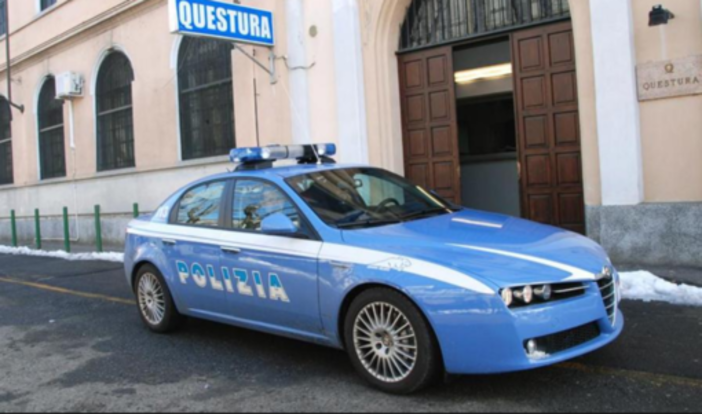 Borgosesia: Spacciatore arrestato dalla Polizia. Droga e bilancino celati in casa