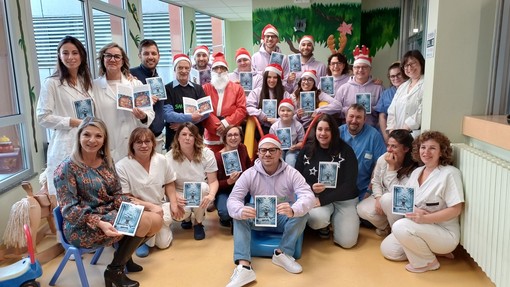 Un dono di Natale per la Pediatria: il Rione San Rocco porta un sorriso ai piccoli pazienti di Borgomanero Un dono di Natale per la Pediatria: il Rione San Rocco porta un sorriso ai piccoli pazienti di Borgomanero