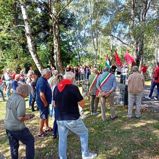 Biellese e Valsesia riuniti in memoria dei caduti di Noveis (foto dalla pagina Facebook di Comune di Valdilana)