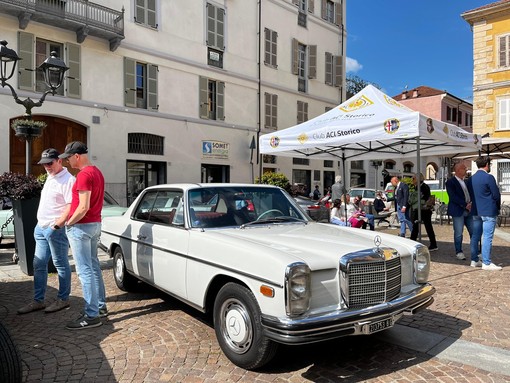 Ruote nella Storia fa tappa a Gattinara: auto d’epoca, territorio e sapori dell’Alto Piemonte