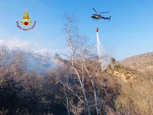 Curino: Incendio boschivo alla diga di Ravasanella