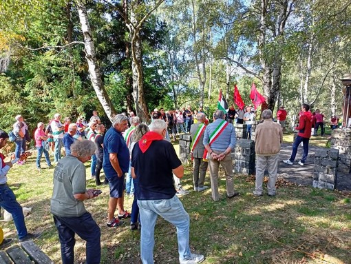 Biellese e Valsesia riuniti in memoria dei caduti di Noveis (foto dalla pagina Facebook di Comune di Valdilana)