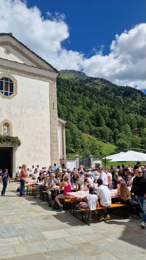A Rima il “Risotto in piazza” richiama centinaia di persone A Rima il “Risotto in piazza” richiama centinaia di persone
