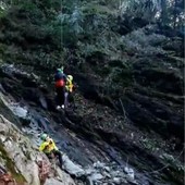 Rassa: Cercatore di funghi precipita in una gola: salvato con l'amico dal Soccorso Alpino