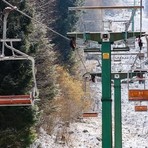 Le seggiole della seggiovia Scopello–Mera diventano ricordi da collezione