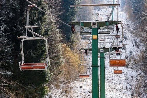 Le seggiole della seggiovia Scopello–Mera diventano ricordi da collezione