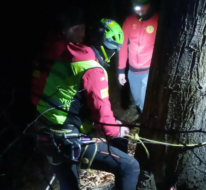 Dal Nord-ovest (VB), esce in cerca di funghi e non fa ritorno: 85enne trovato morto all’Alpe Camasca