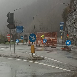 Smottamento in alta Valsessera, chiude l'accesso dalla rotonda sulla SP72 Borgosesia-Crevacuore (foto dalla pagina Facebook di Provincia di Vercelli)