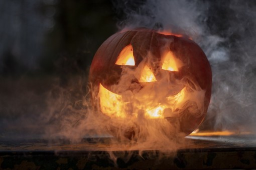 Halloween 2026, la Valsesia si prepara alla notte delle streghe: feste, mostri e cene con delitto