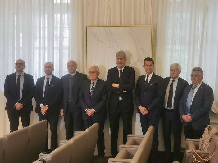 Vercelli, Sant’Andrea all’avanguardia: arriva il robot chirurgico “Da Vinci X”