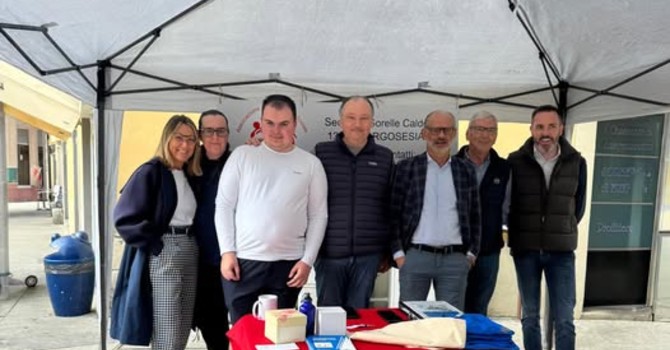 A Borgosesia il Comune vicino a “Siamo Speciali APS”: incontro al gazebo informativo in via Roma