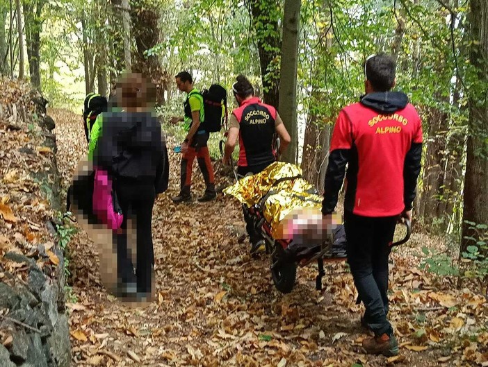 Valdilana, infortunio per una donna al sentiero del Santuario della Brughiera Valdilana, infortunio per una donna al sentiero del Santuario della Brughiera