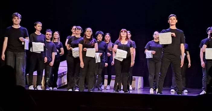 Varallo: Applausi al Teatro Civico per “Quel dramma scozzese”