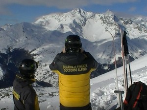Soccorso in montagna o mare: gli interventi delle forze dell'ordine saranno a pagamento, se non giustificati