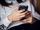 Sempre con il cellulare in mano: quando l’abitudine diventa dipendenza Sempre con il cellulare in mano: quando l’abitudine diventa dipendenza