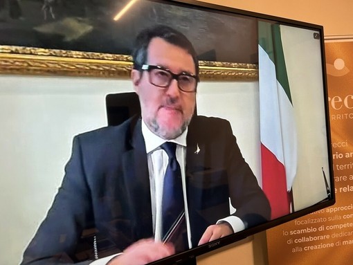 Tornado-Salvini all’assemblea degli industriali di Torino: “Ho bisogno del vostro aiuto per la battaglia europea dell’auto”