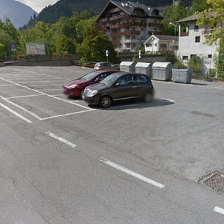 Scopello, intervento urgente dopo il crollo di massi sotto il parcheggio di piazza Ponte