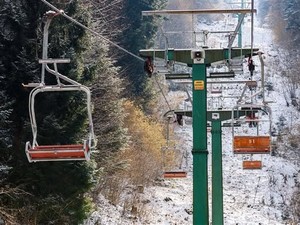 Le seggiole della seggiovia Scopello–Mera diventano ricordi da collezione