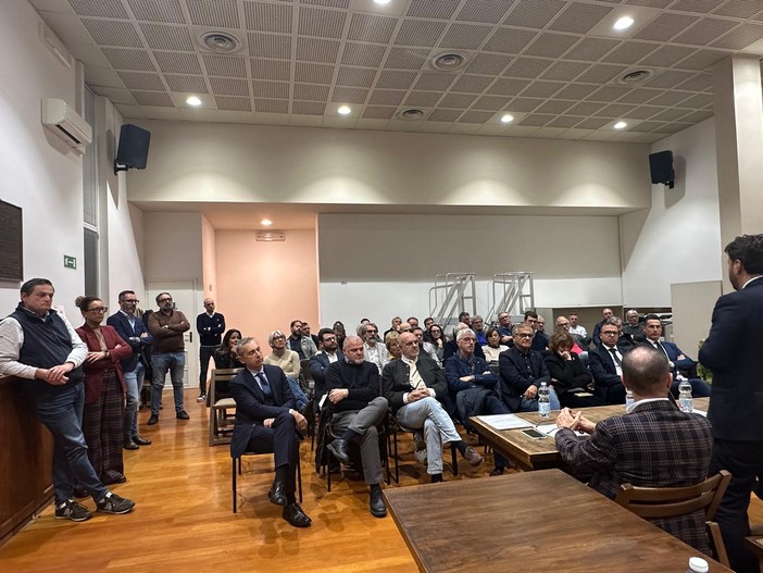 Borgosesia, confronto tra Comune, ASL e Regione sul futuro dell’ospedale: in arrivo la risonanza magnetica total body e la riapertura della Dermatologia Borgosesia, confronto tra Comune, ASL e Regione sul futuro dell’ospedale: in arrivo la risonanza magnetica total body e la riapertura della Dermatologia