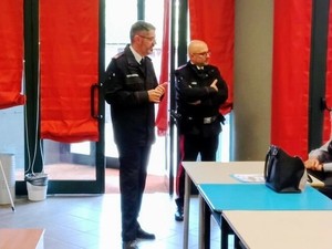 Nel corso del dibattito, sono stati condivisi consigli fondamentali per la sicurezza quotidiana