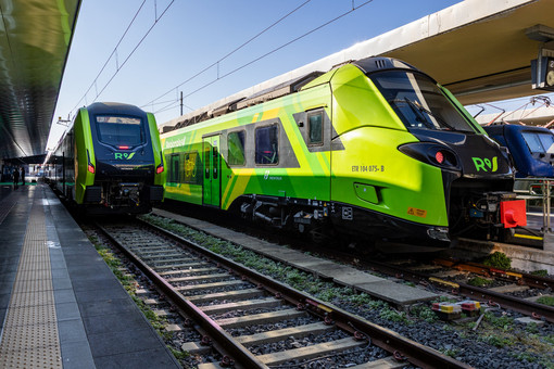 Piemonte, trasporti: consegnato nuovo treno elettrico Piemonte, trasporti: consegnato nuovo treno elettrico