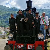 Il treno storico riporta sulla Novara-Varallo il fascino dei viaggi di un tempo Il treno storico riporta sulla Novara-Varallo il fascino dei viaggi di un tempo