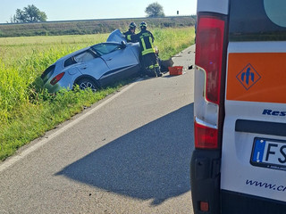 Dal Nord/Ovest, Tronzano Vercellese, scontro tra un’auto e un trattore: morto un uomo di 61 anni Dal Nord/Ovest, Tronzano Vercellese, scontro tra un’auto e un trattore: morto un uomo di 61 anni