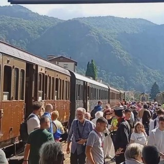 Varallo celebra i 140 anni della ferrovia Novara–Varallo con un treno storico a vapore