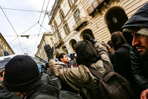 Dal Nord/Ovest, Oltre quattrocento identificati e due arresti: il bilancio della questura dopo il corteo di Torino Dal Nord/Ovest, Oltre quattrocento identificati e due arresti: il bilancio della questura dopo il corteo di Torino