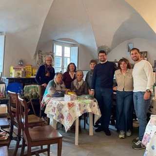 Valduggia, il gruppo “Trine, merletti, chiacchiere e dolcetti” prepara una mostra per Natale
