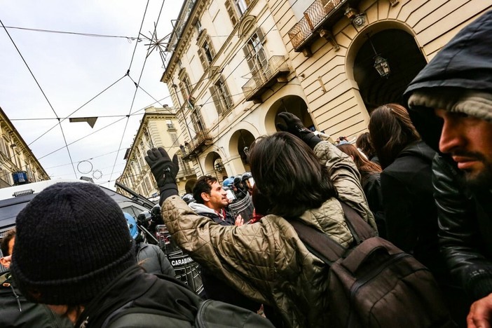 Dal Nord/Ovest, Oltre quattrocento identificati e due arresti: il bilancio della questura dopo il corteo di Torino