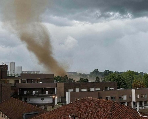 Tornado a Torino, perché è corretto chiamarlo così, la spiegazione del meteorologo, Foto di Andrea Vuolo Tornado a Torino, perché è corretto chiamarlo così, la spiegazione del meteorologo, Foto di Andrea Vuolo