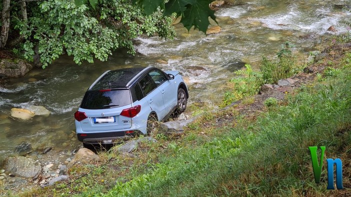 Alagna, auto finisce nel greto del torrente Otro
