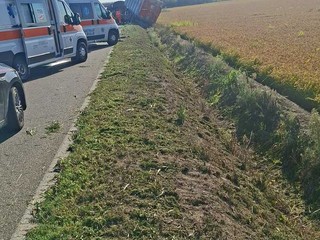 Dal Nord/Ovest, Tronzano Vercellese, scontro tra un’auto e un trattore: morto un uomo di 61 anni Dal Nord/Ovest, Tronzano Vercellese, scontro tra un’auto e un trattore: morto un uomo di 61 anni