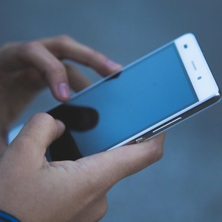 Vacanze nel mirino dei truffatori: boom di falsi Sms da portali per le prenotazioni e banche (foto di repertorio)