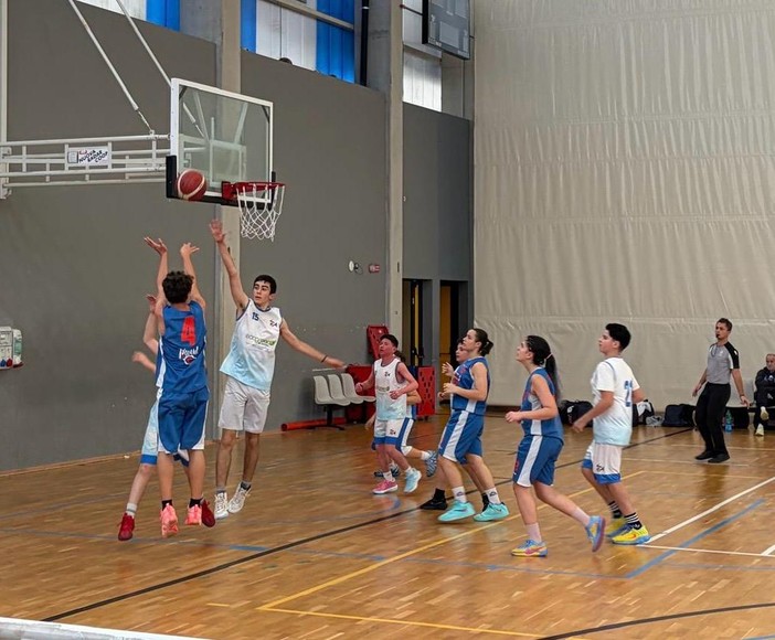Valsesia Basket Under 14 passa a Settimo e resta in vetta a punteggio pieno