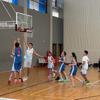 Valsesia Basket Under 14 passa a Settimo e resta in vetta a punteggio pieno