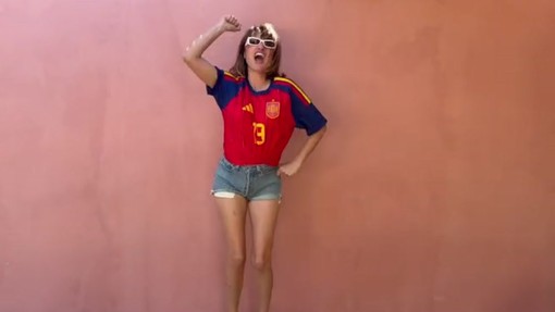 Mondiali, il ballo scatenato di Penelope Cruz per la vittoria della Spagna Mondiali, il ballo scatenato di Penelope Cruz per la vittoria della Spagna