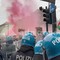 A Torino cori e fumogeni al presidio contro Vannacci: "Vattene" A Torino cori e fumogeni al presidio contro Vannacci: "Vattene"