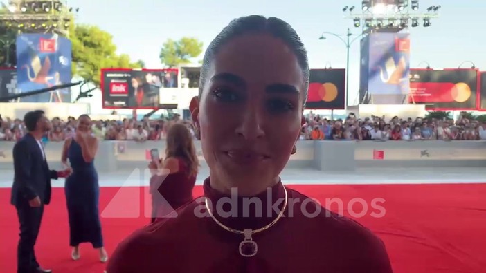 Rocío Muñoz Morales torna sul red carpet di Venezia: "Per me è un momento di grande serenità"